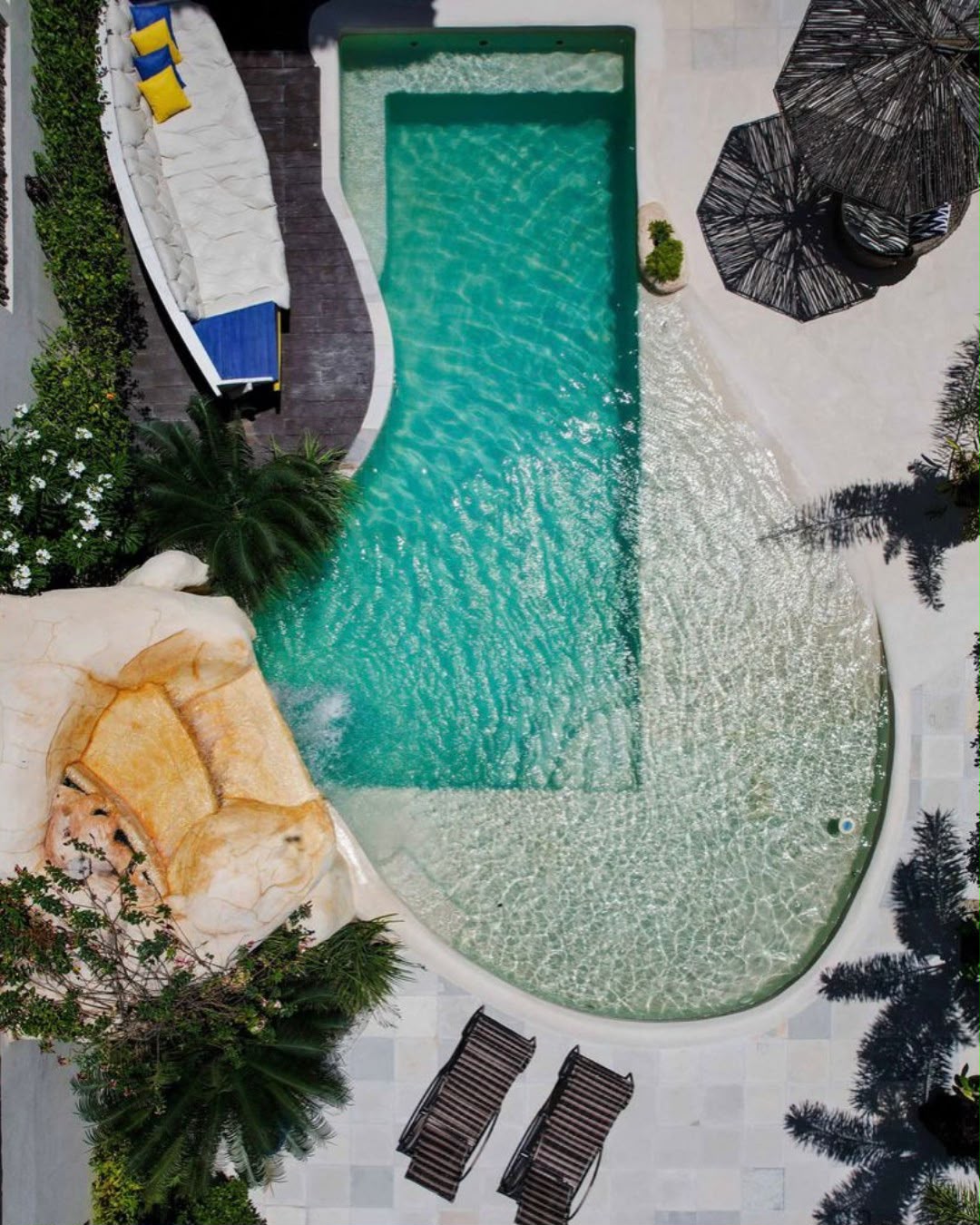Vista aérea de uma propriedade com piscina na região do Preá