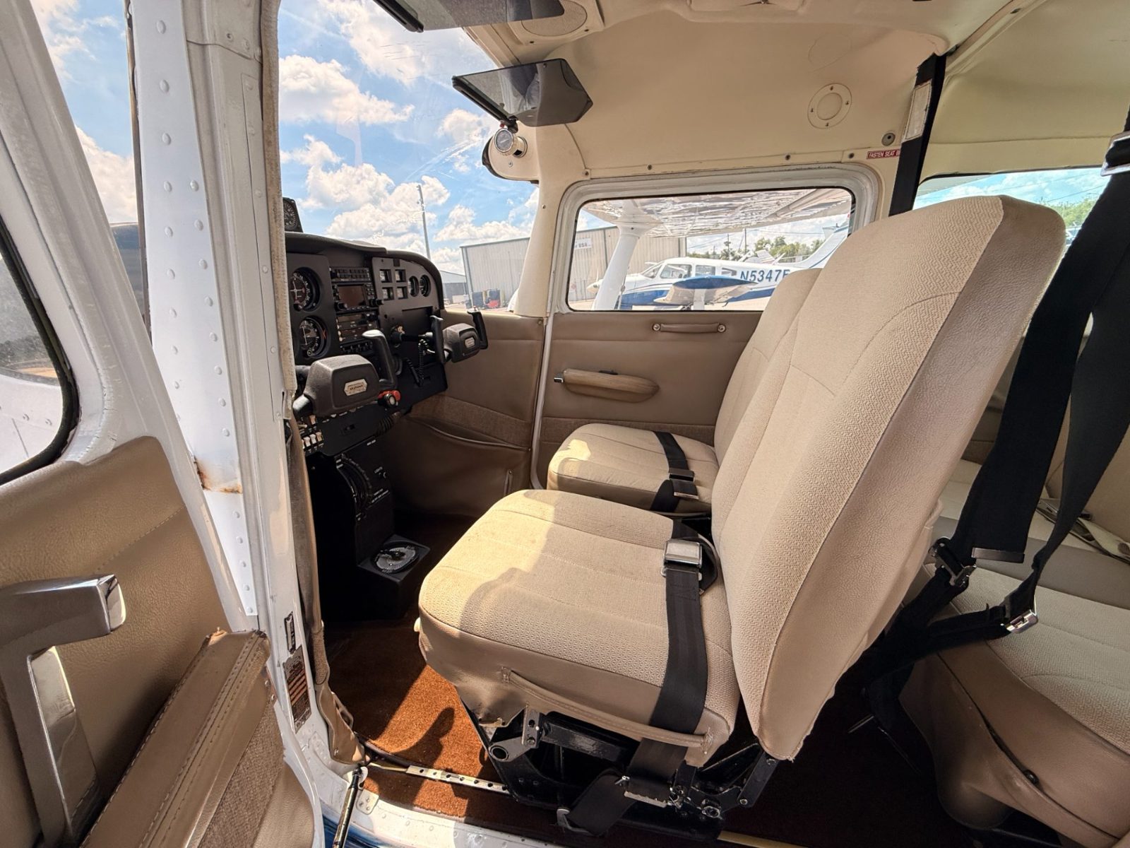 1975 Cessna 172M N218RA - photo 15 of 18