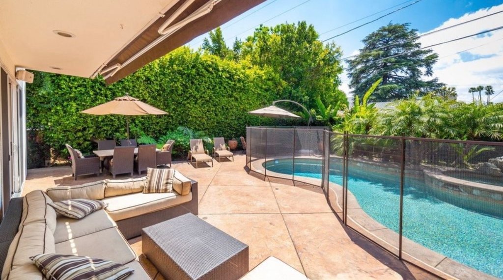 Pool with spa