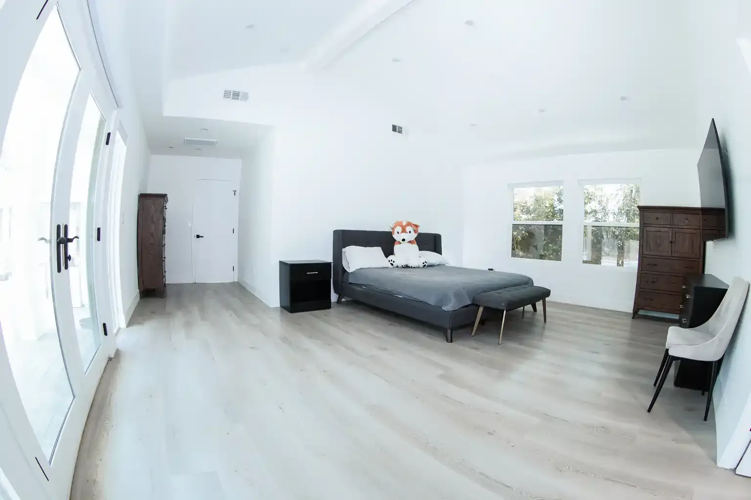 Extended dining and living space with floor-to-ceiling windows at men's recovery home Van Nuys Los Angeles — The Comeback Sober Living