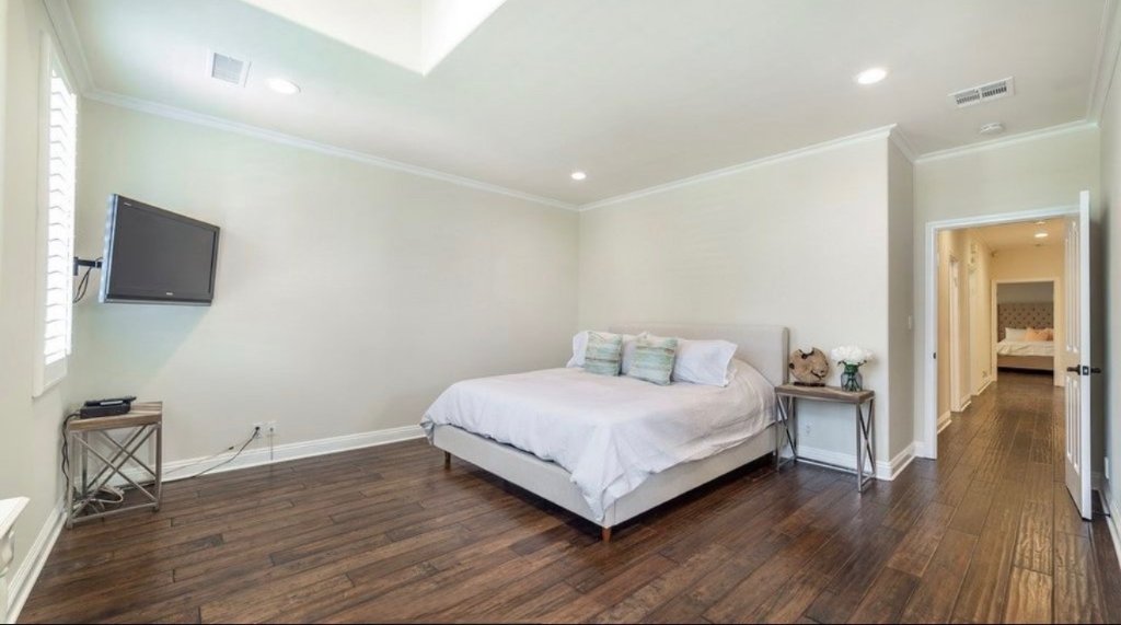 Spacious bedroom