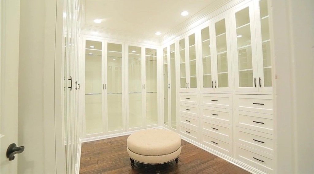 Walk-in closet