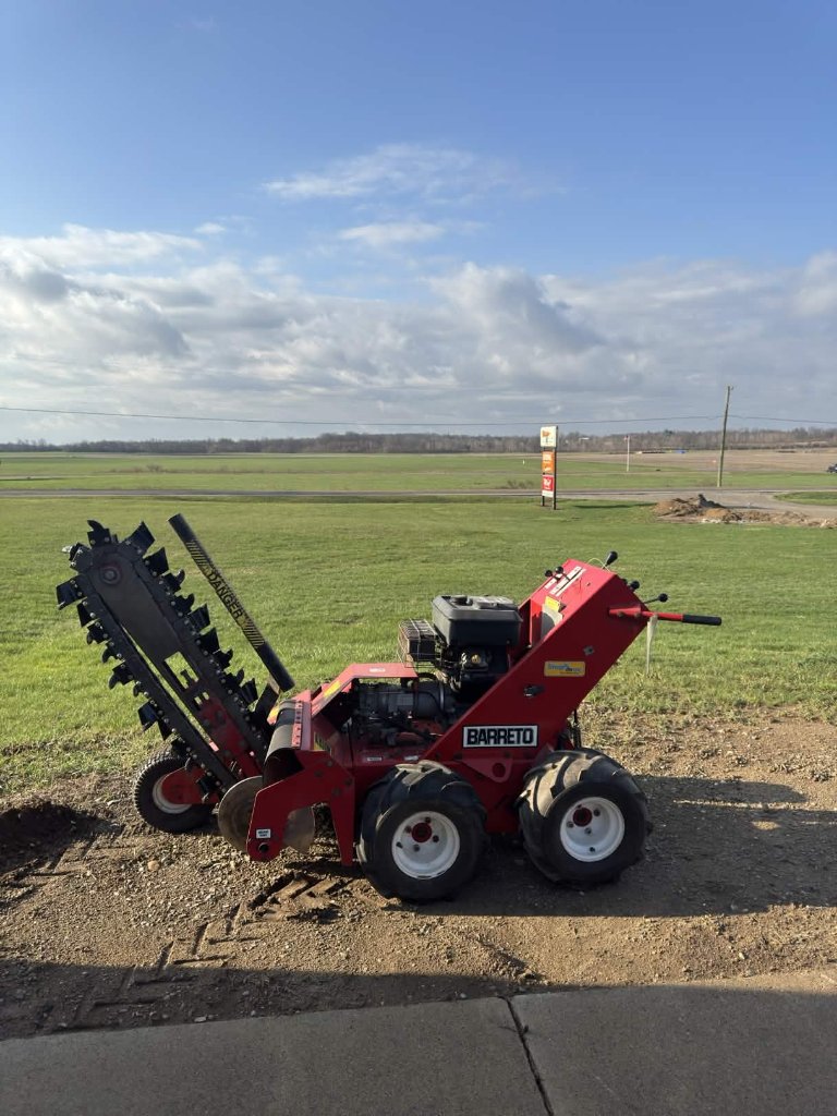 BARETTO TRENCHER W/ TRAILER