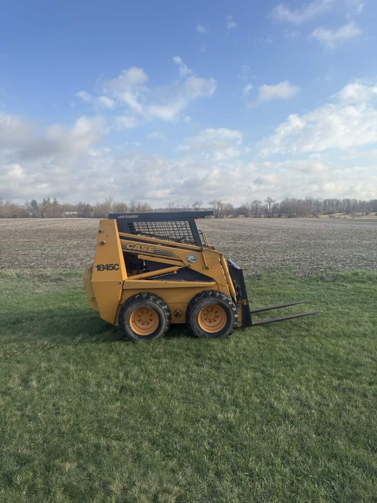 Case Uniloader with 73" Bucket
