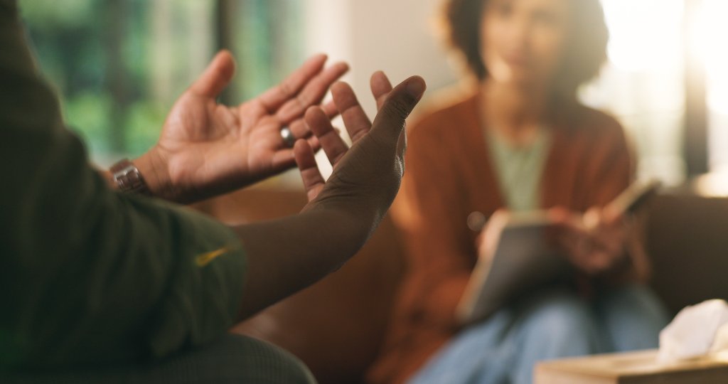 Two people in conversation during a psychotherapy consultation.