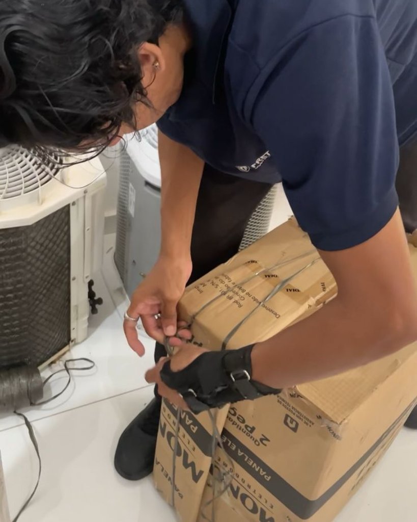 Equipe própria da Fretelog organizando a carga para mudança residencial completa em São Luís