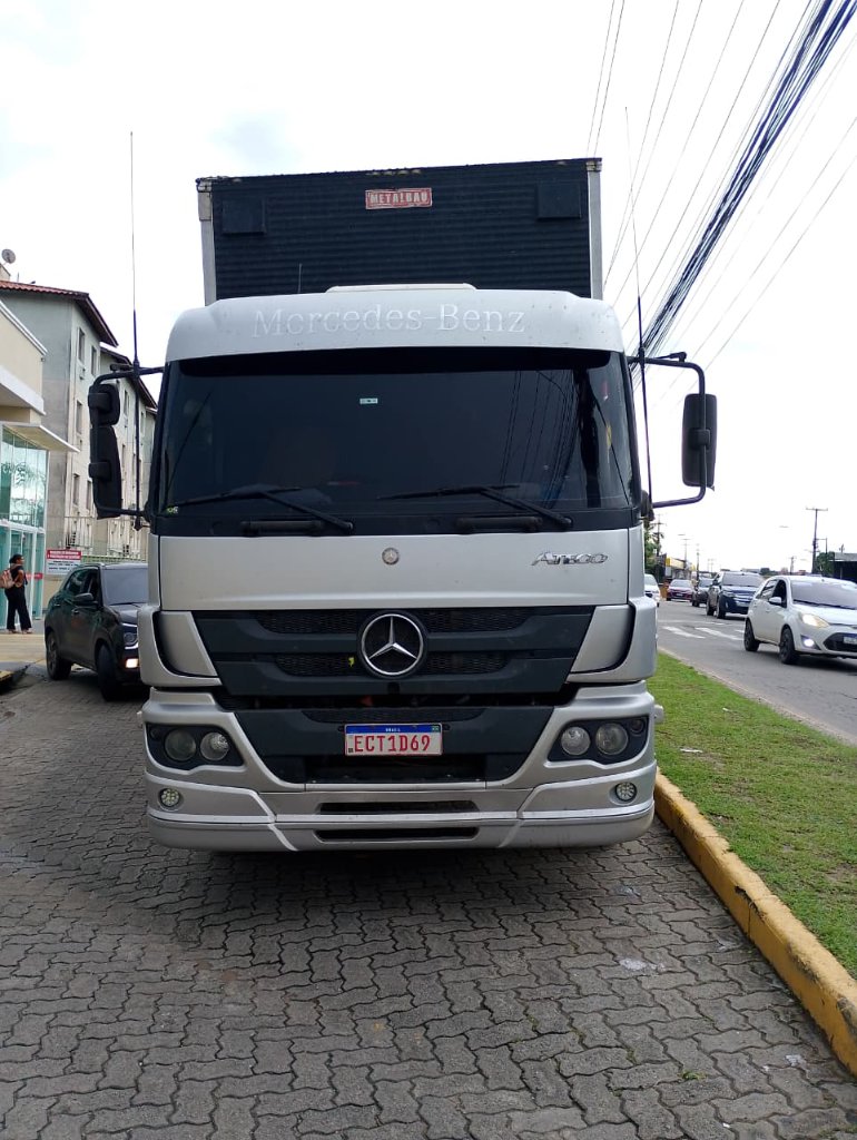Caminhão baú da Fretelog para transporte residencial em São Luís