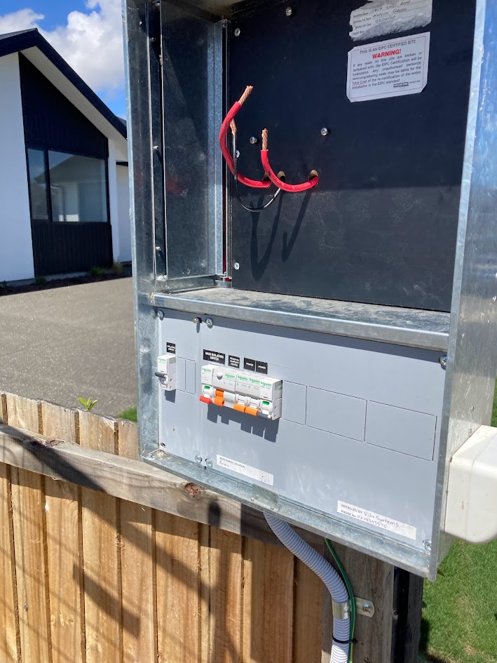 NZ outdoor consumer unit and circuit breakers