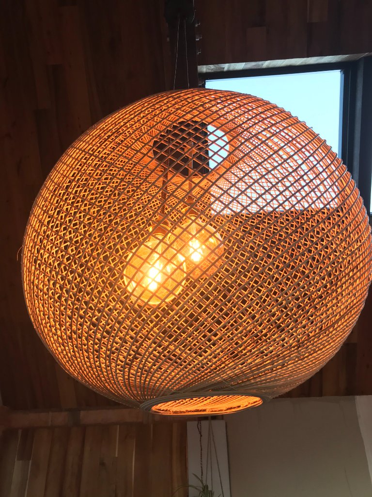 Decorative lighting installation