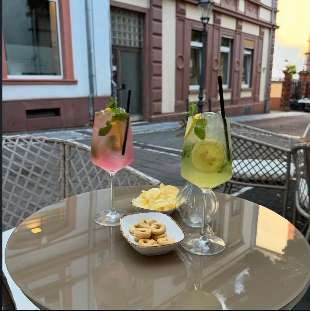 Cocktails draußen bei Melia