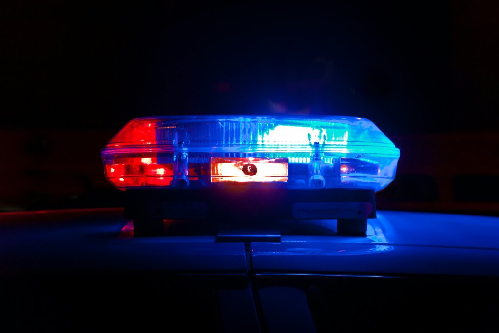 Emergency vehicle light bar
