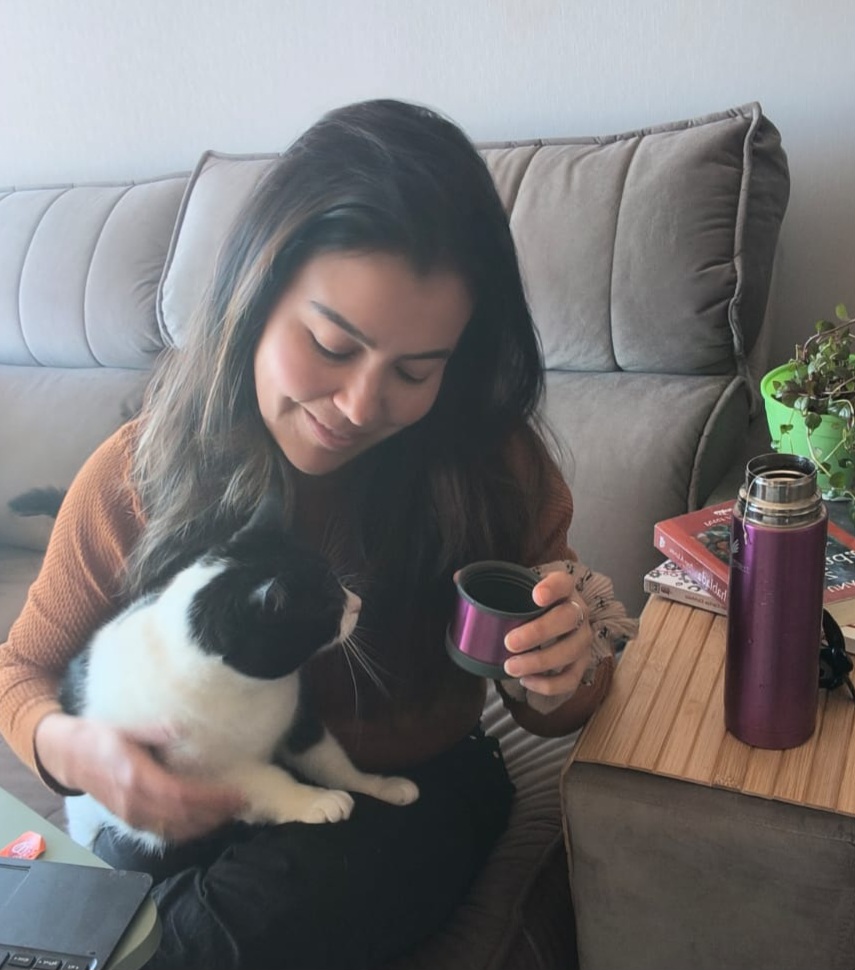 Nelly Reveco en su espacio de trabajo