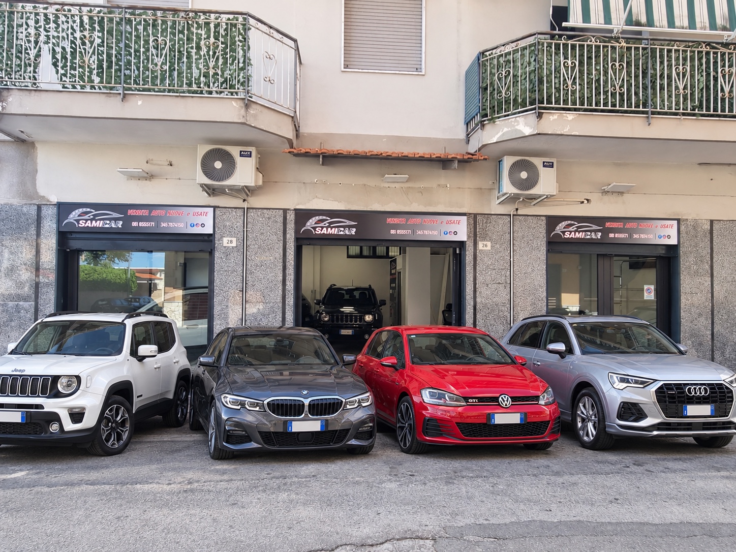 La sede SAMICAR con le auto in esposizione