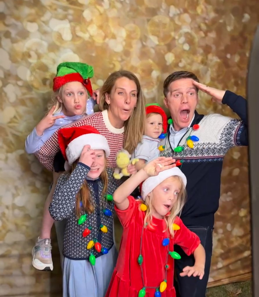 Private neighborhood Christmas party photo booth in Peachtree Corners GA