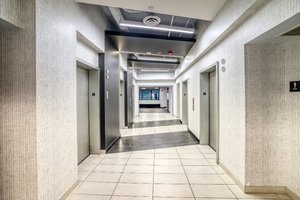 Amenities — Upper Floor Elevator Lobby