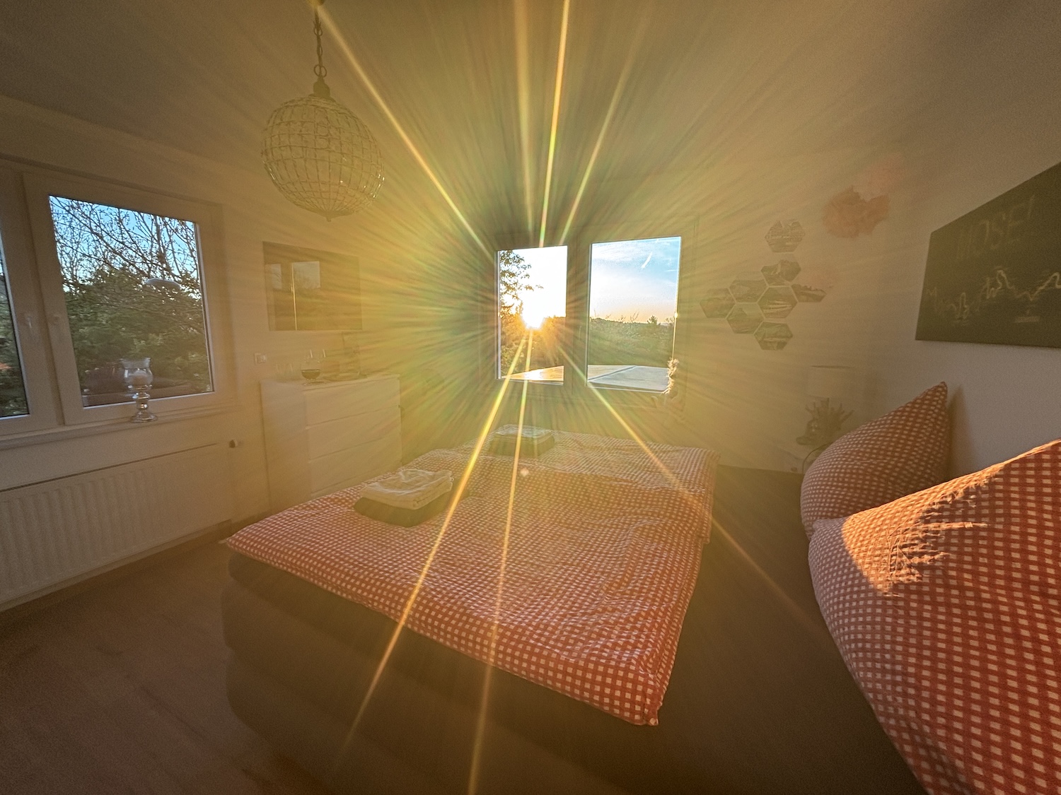 Schlafzimmer bei Sonnenuntergang