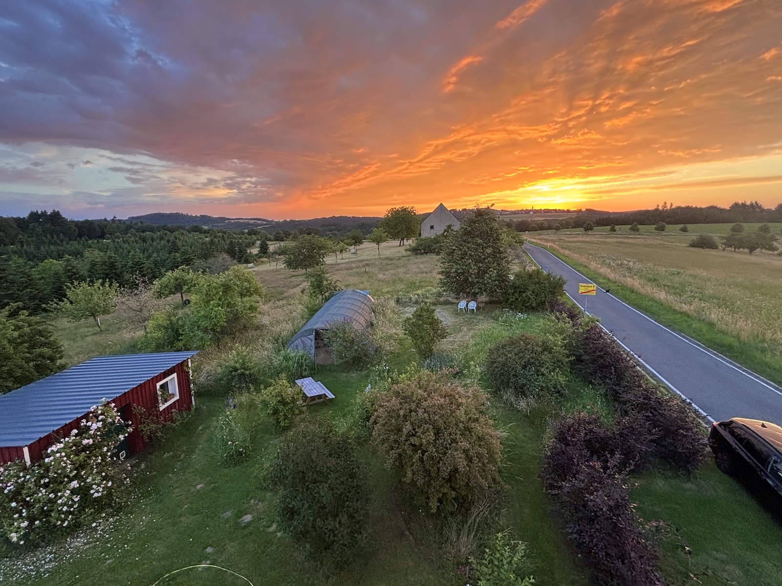 Blick über die Mosel vom Stabenhof bei Sonnenuntergang – authentische Aufnahme unserer Ferienwohnung