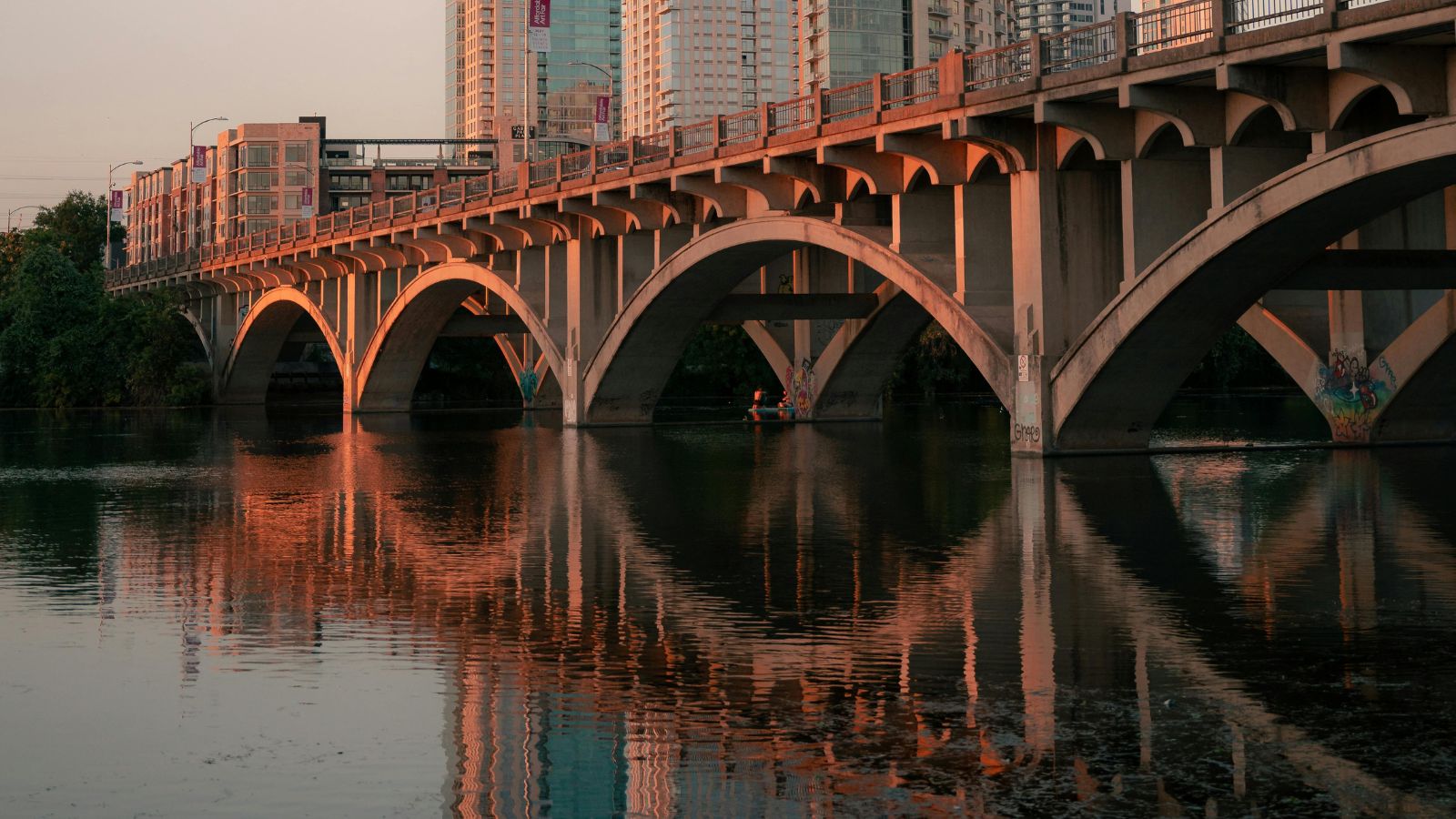 Lamar Boulevard Bridge in Austin. Real photograph by Alberto Alvarez, sourced through Canva.