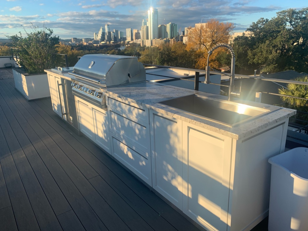 Rooftop dining table and outdoor kitchen overlooking the city