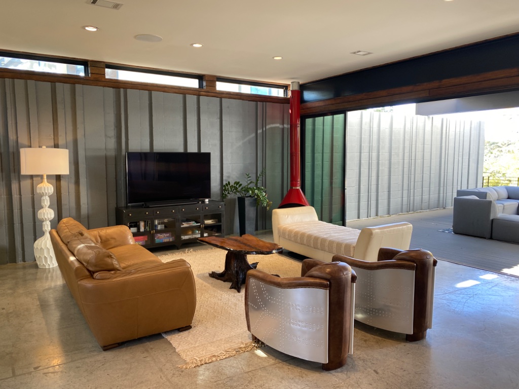 Living room with fireplace on TV with cozy leather seating