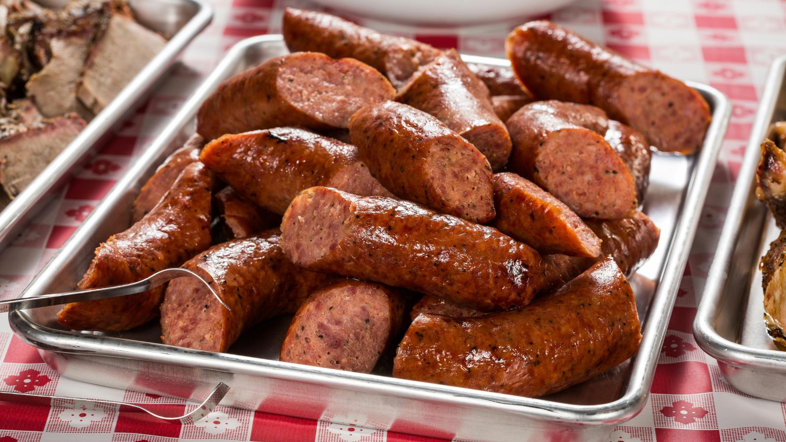 Barbecue sausages on a tray in Austin. Illustrative food photograph by tom davis / Pexels, sourced through Canva; not a verified photograph of La Barbecue.