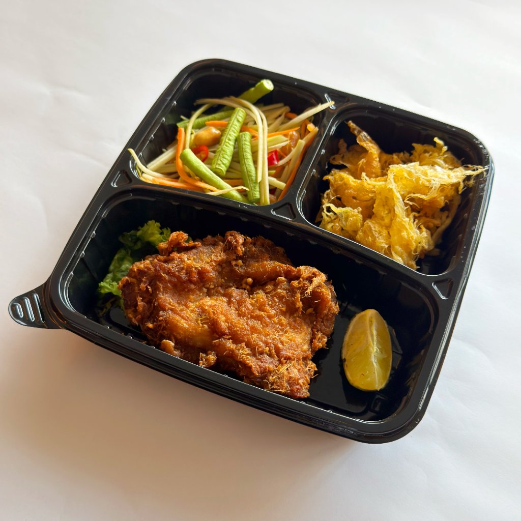 Hatyai Chicken, Som Tum and Omelette
