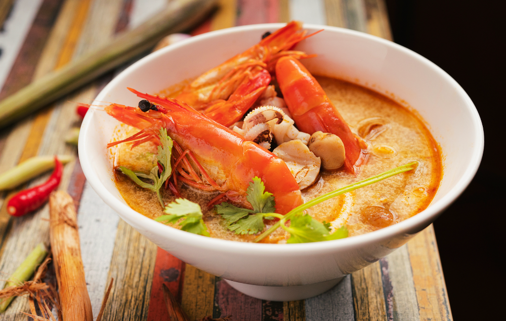 Tom Yum Soup Guide: How Lemongrass Makes Singapore's Best