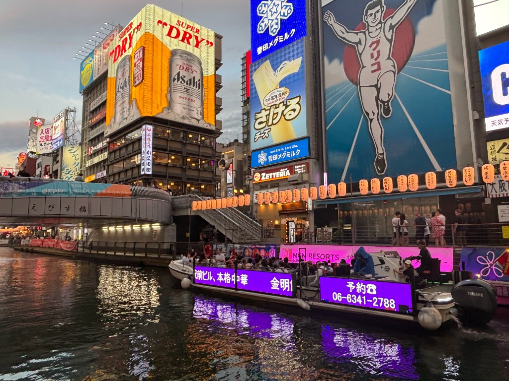 なにわ丸のLEDサイネージ — MGM RESORTS大阪・夢洲広告を表示