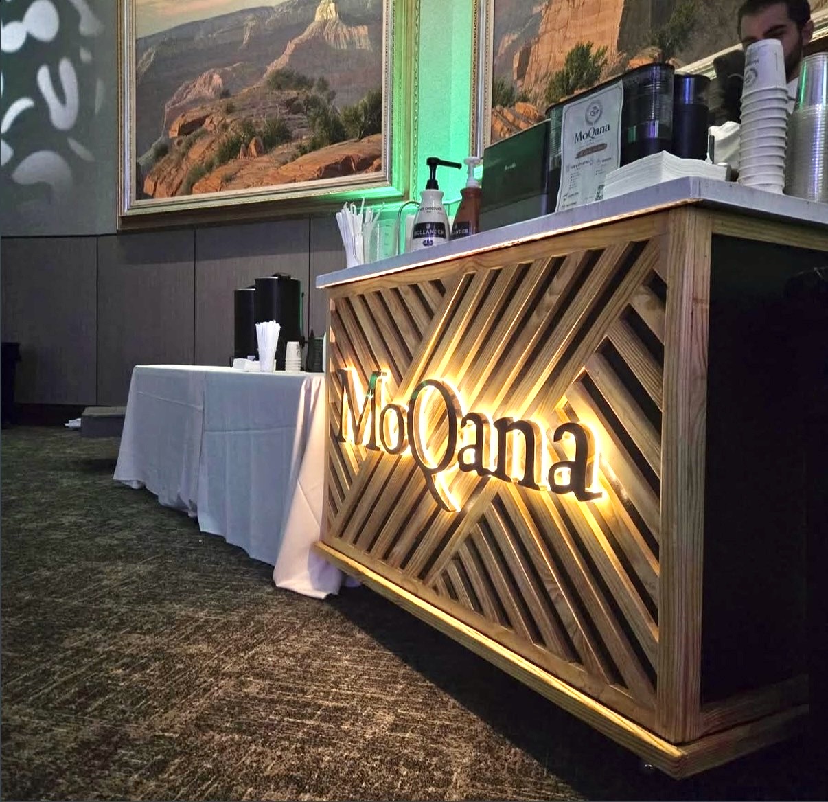 MoQana catering cart