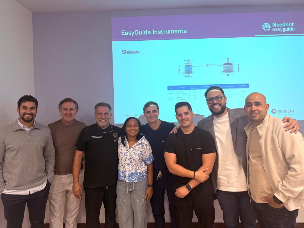 Team photo with the Neodent EasyGuide crew