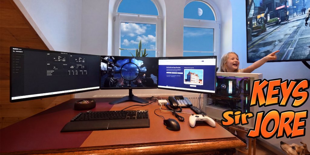 KeysJore – Triple-Monitor-Setup mit High-End-PC