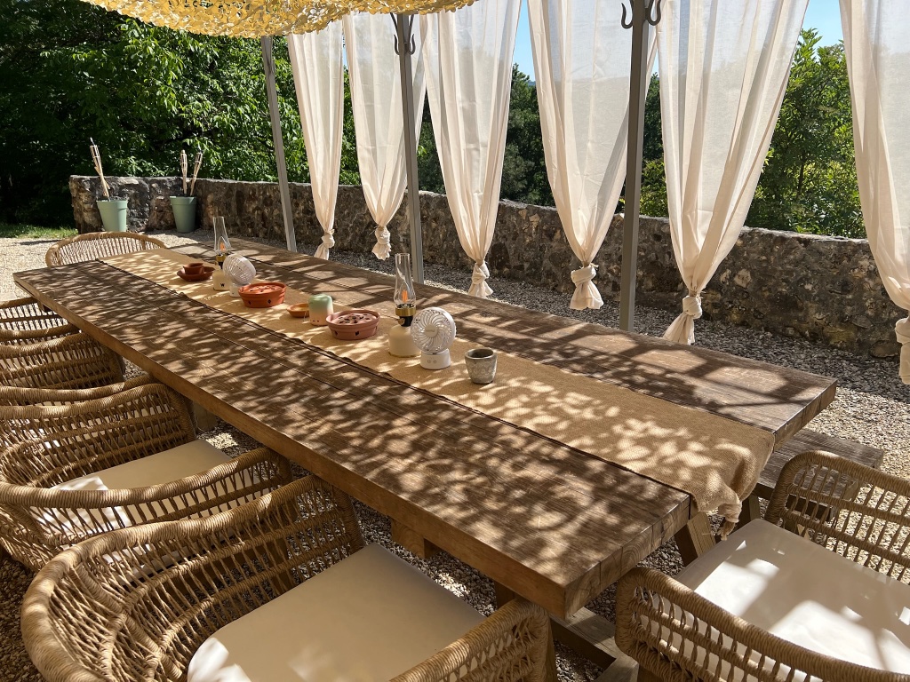 Outdoor dining at the French retreat château
