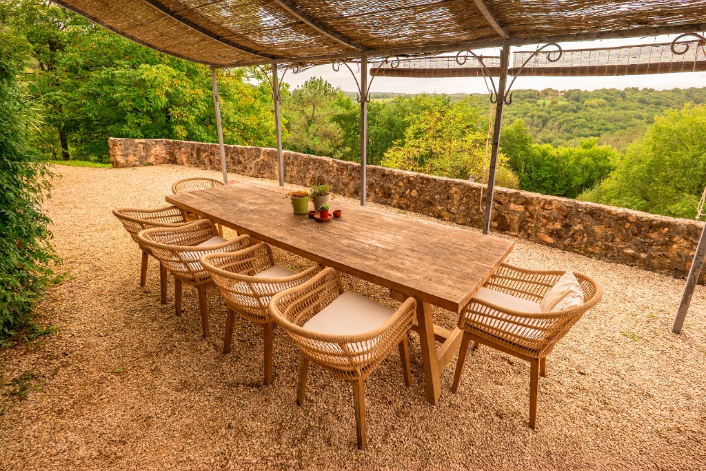 Lodging — Outdoor Dining