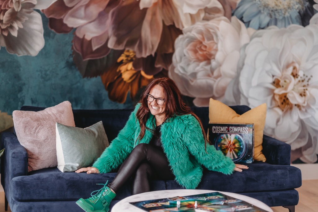 Aline Hanle with Cosmic Compass