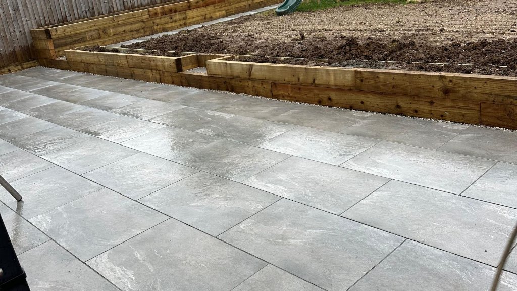 Hard landscaping Basingstoke patio and raised beds