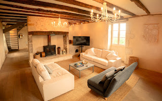 Covered loggia lounge