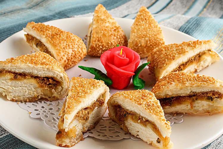 Gold Pancake with Chicken Filling