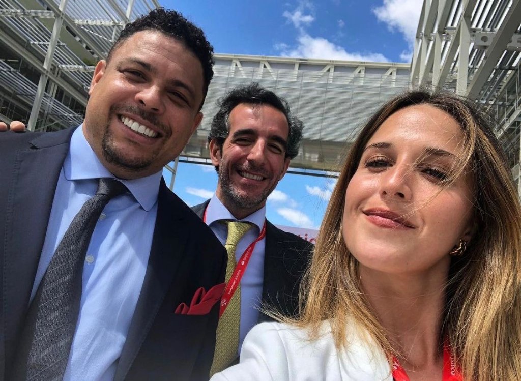 María Murillo con Ronaldo Nazário y Juan José Sánchez Puig