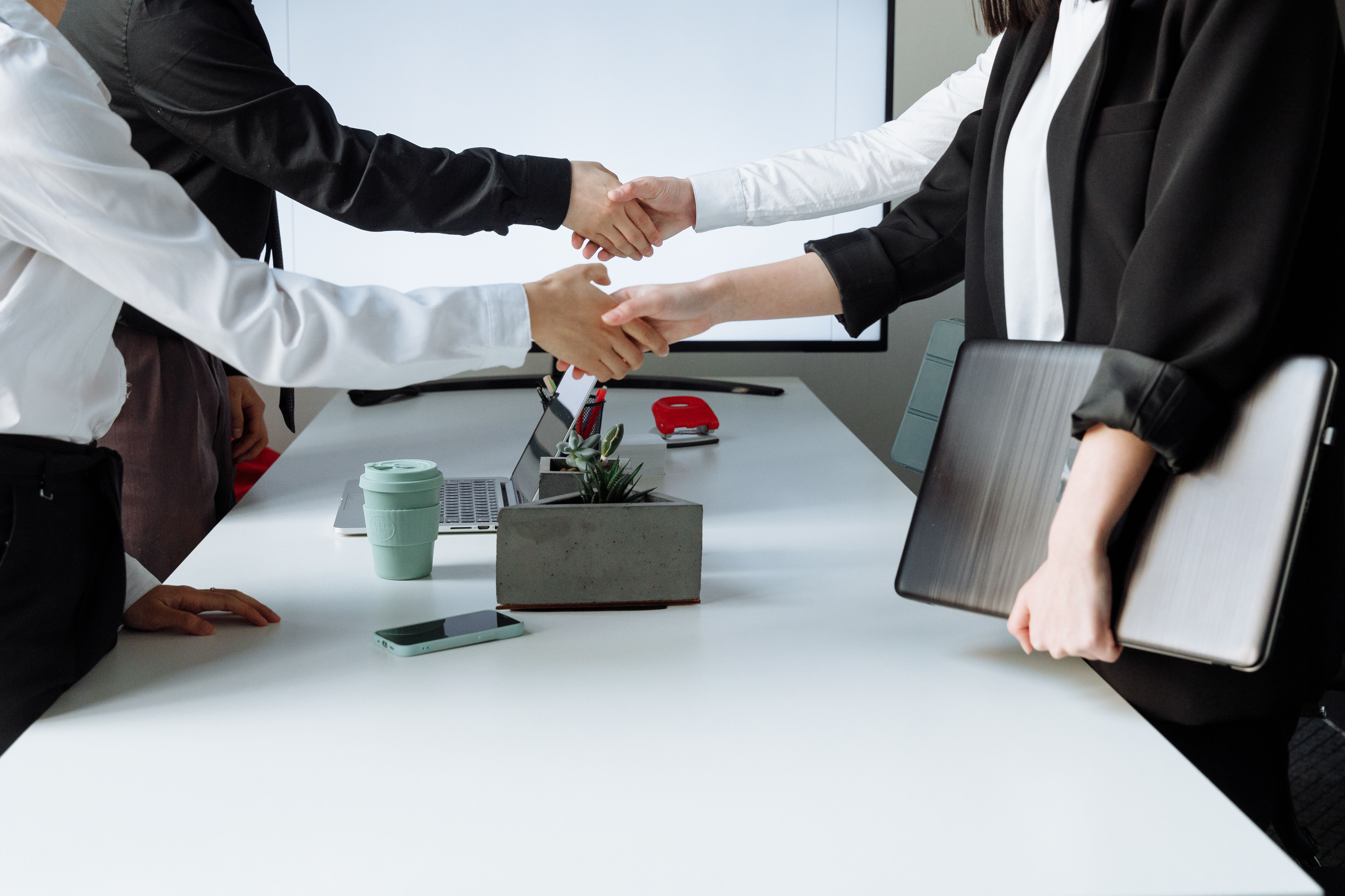 B2B Commerce Issues: Navigating the Complexities of Business-to-Business Digital Trade — Sufi Khan Sulaiman B2B Commerce Issues: Navigating the Complexities of Business-to-Business Digital Trade — Sufi Khan Sulaiman