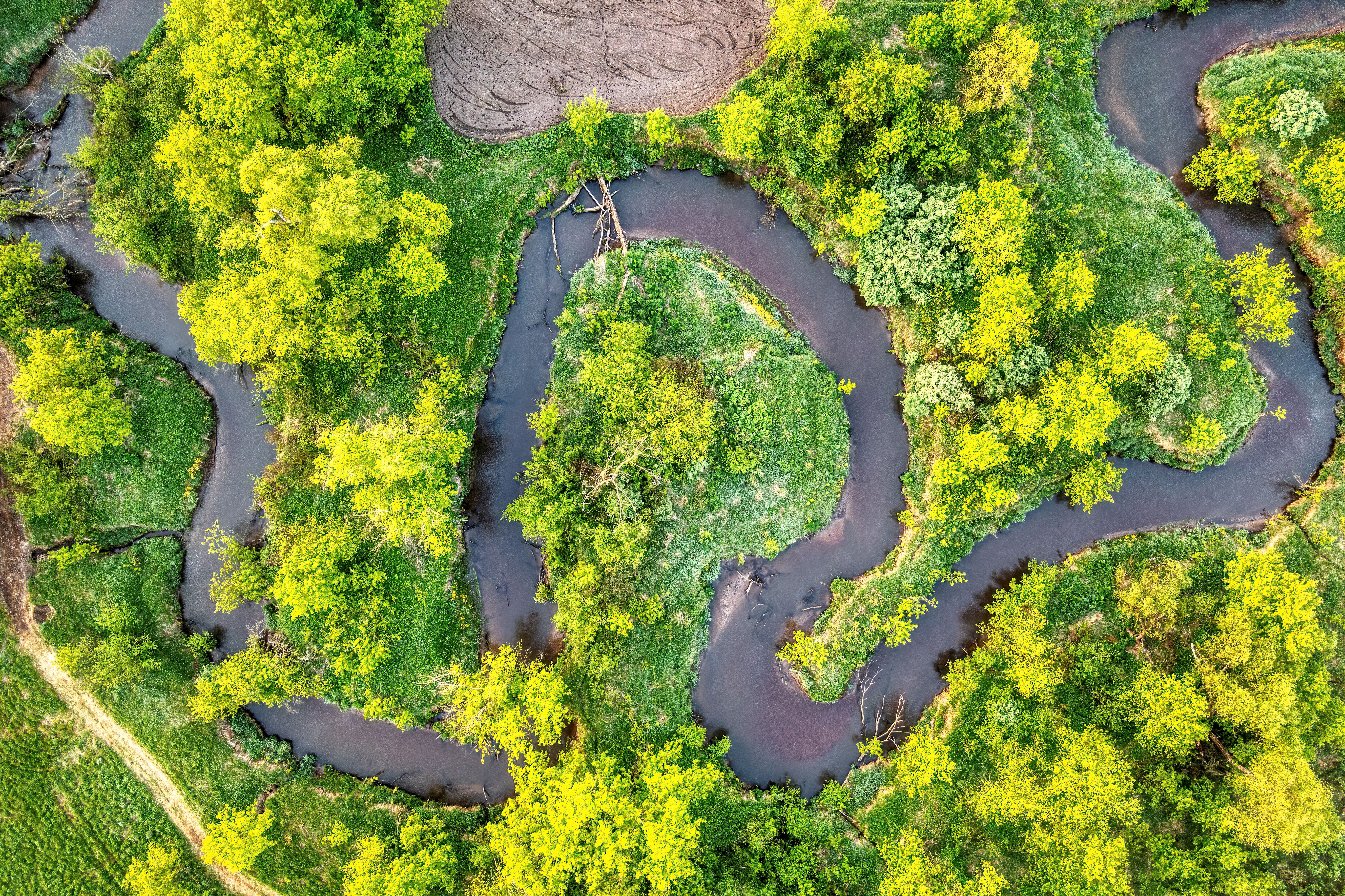 Building Enterprise Data Lakes: Consolidating 45 Systems at MGM Resorts — Sufi Khan Sulaiman