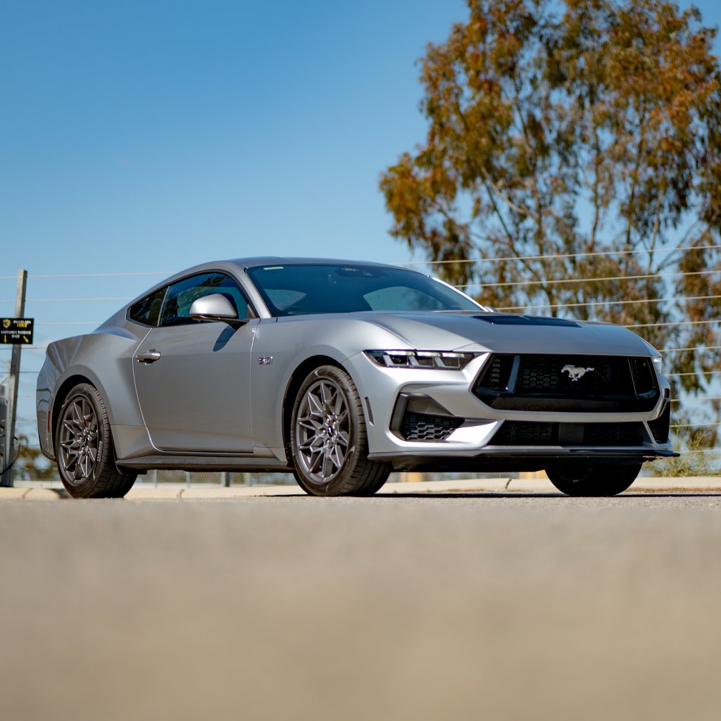 Ford Mustang silver