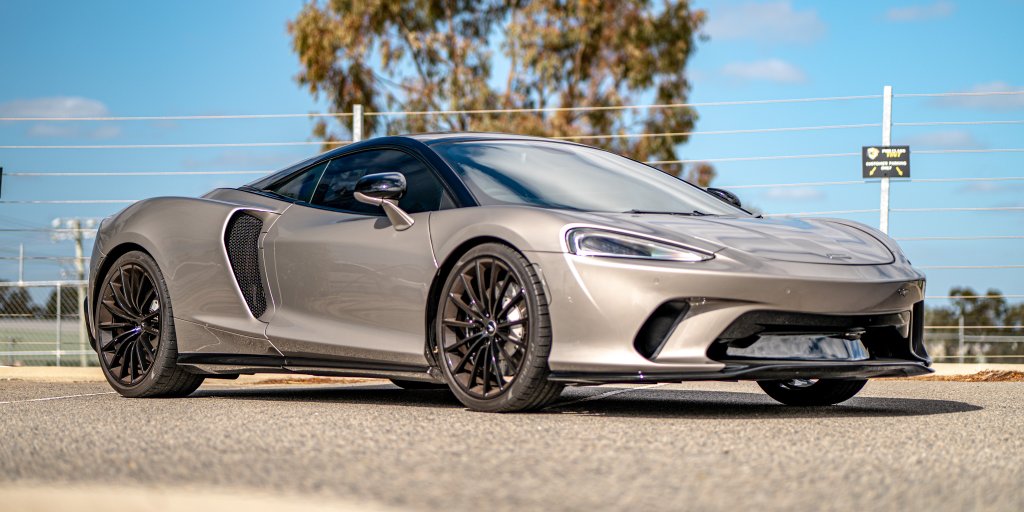 McLaren GT