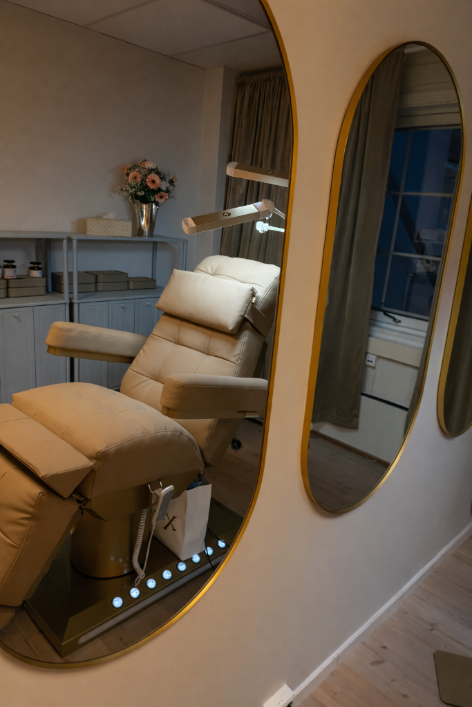 VakreDeg klinikk interiør - moderne og elegant behandlingsrom i Skjetten