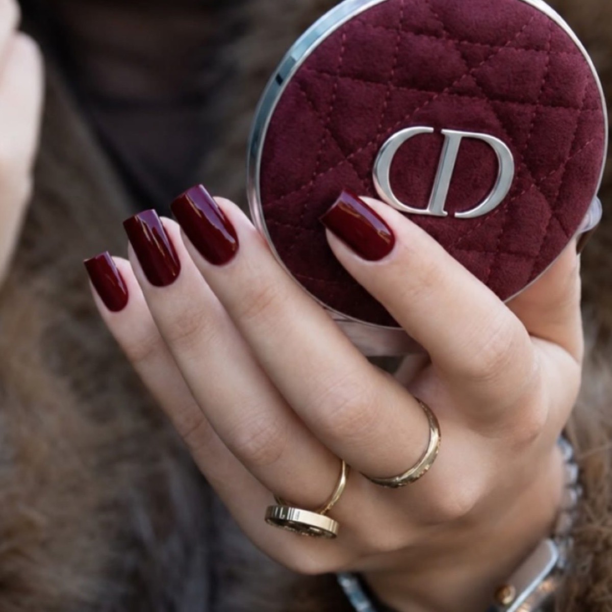 Uñas burdeos lacado