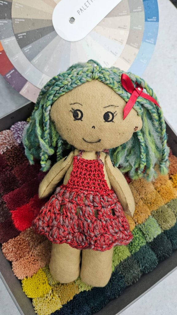 Boneca artesanal B_valoriza