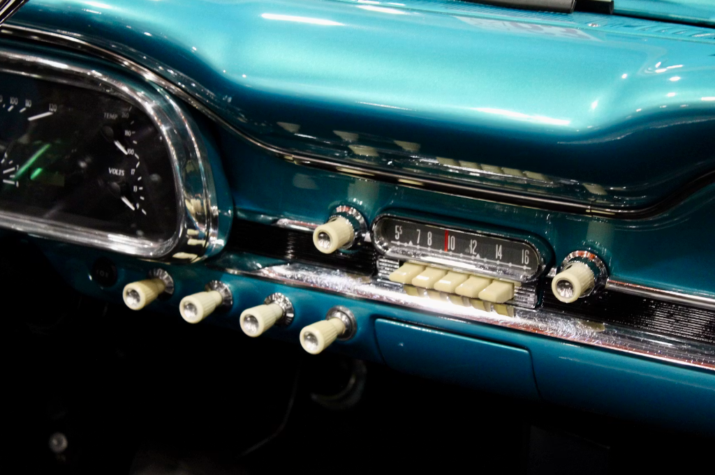 Vintage Car Radio Identification Guide
