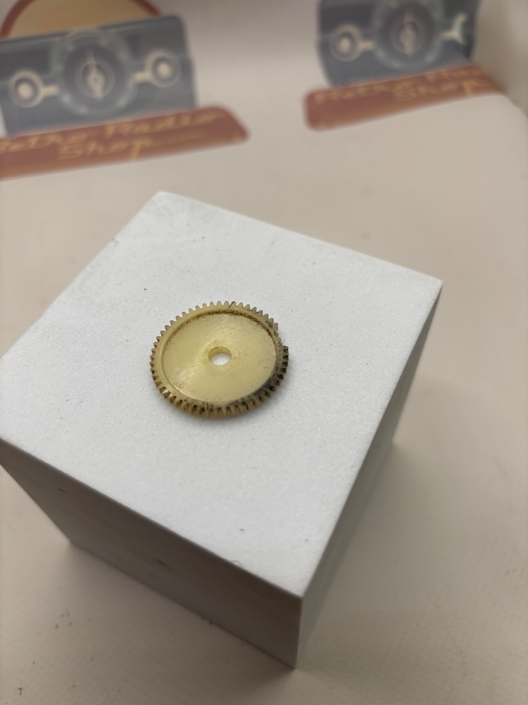 The crown gear from the volume potentiometer