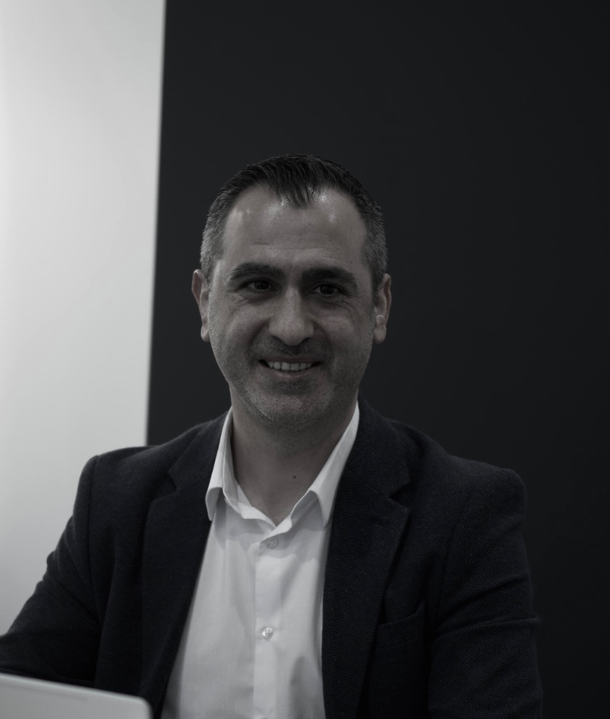 Hr. Hakan Karapinar