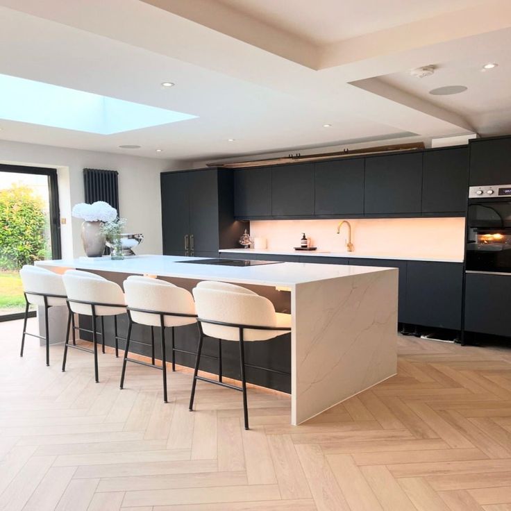 Luxury navy kitchen with brass hardware and marble