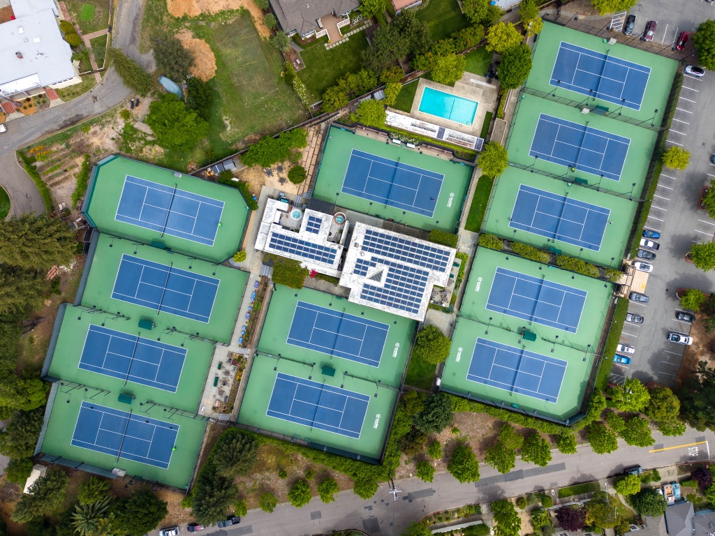 12 Premier Courts